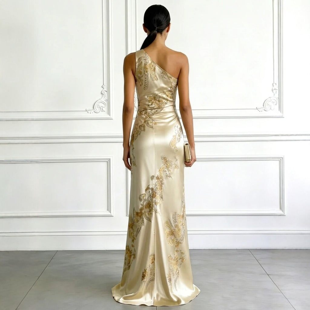 Luvéra Goldenes, schulterfreies, langes Kleid mit goldenem Druck