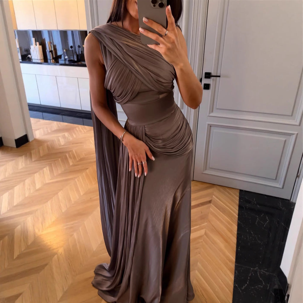 Luvéra Abendkleid aus Satin mit Plisseeband