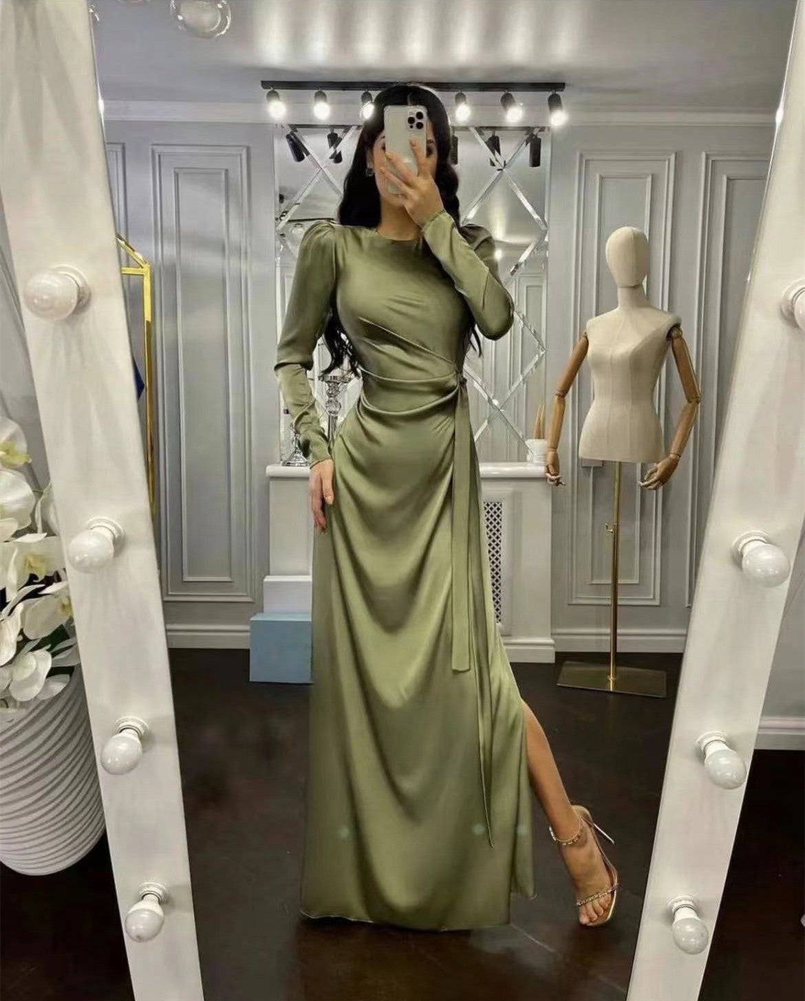 Luvéra Schönes, Taillenfes, unregelmäßiges Kleid