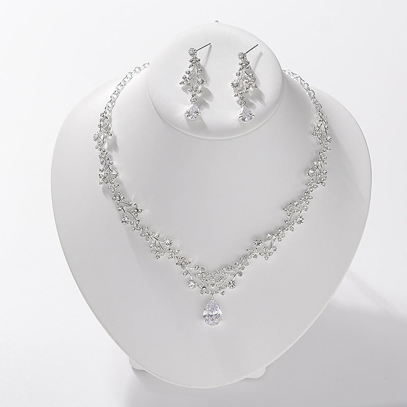 Luvéra Halskette Und Ohrstecker Mode Schmuck Set Für Frauen