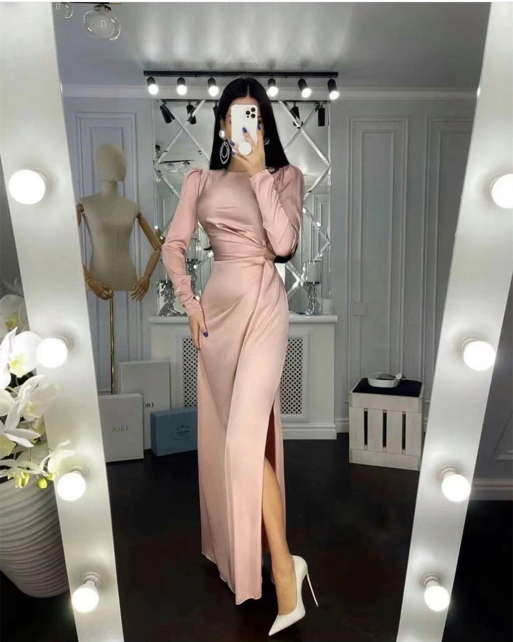 Luvéra Schönes, Taillenfes, unregelmäßiges Kleid
