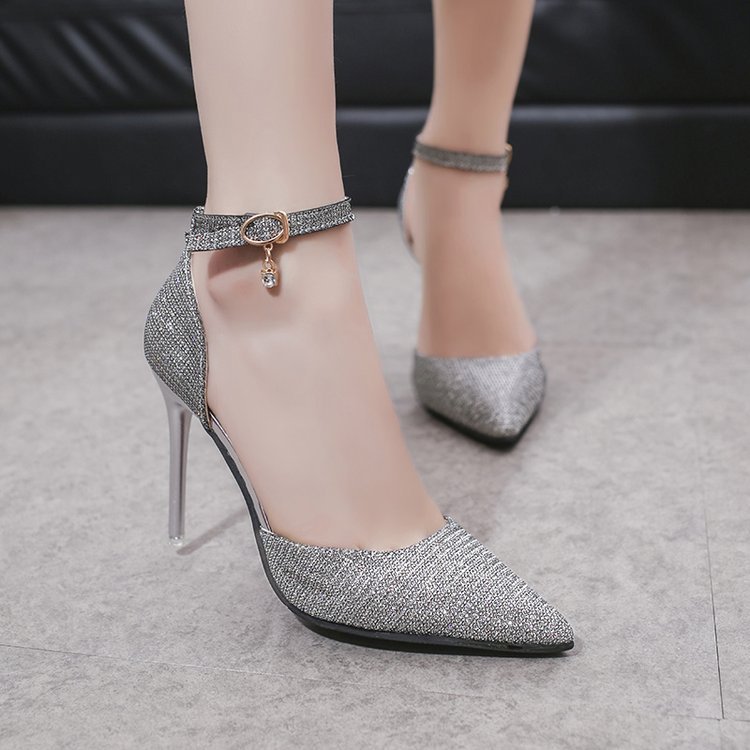 Luvéra Sandalen Frauen Perlen Schnalle Spitz Absatz