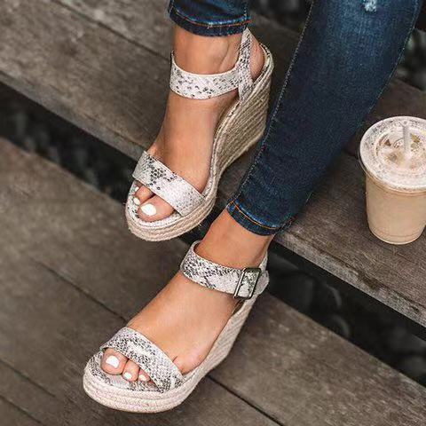 Luvéra Frauen Keil Sandalen High Heel Schuhe