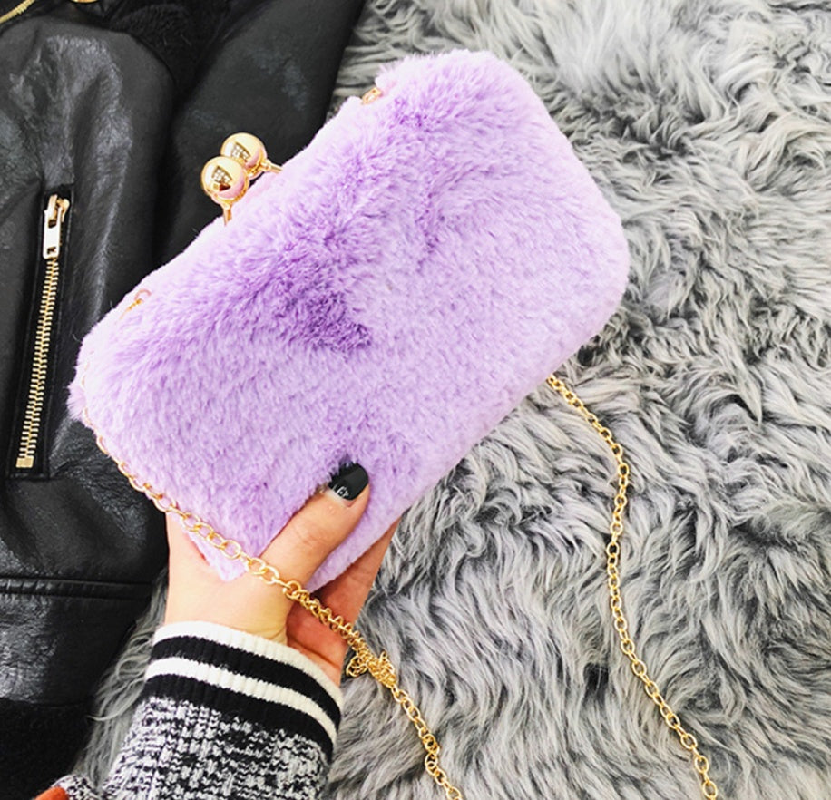 Luvéra Tasche mit einer weiblichen Plüschkette Tasche
