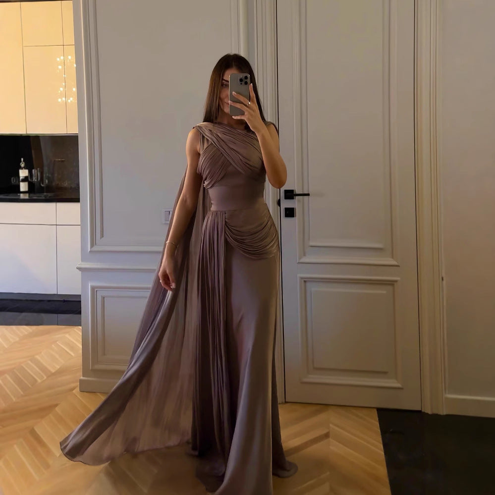 Luvéra Abendkleid aus Satin mit Plisseeband
