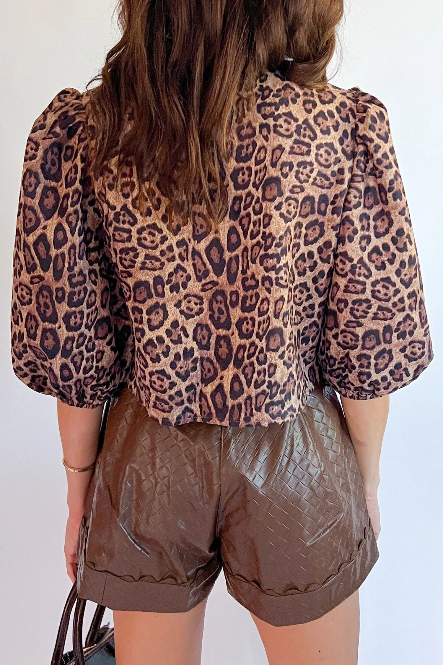Luvéra Braune Leoparden-Blüge-Bluse mit Puffärmeln