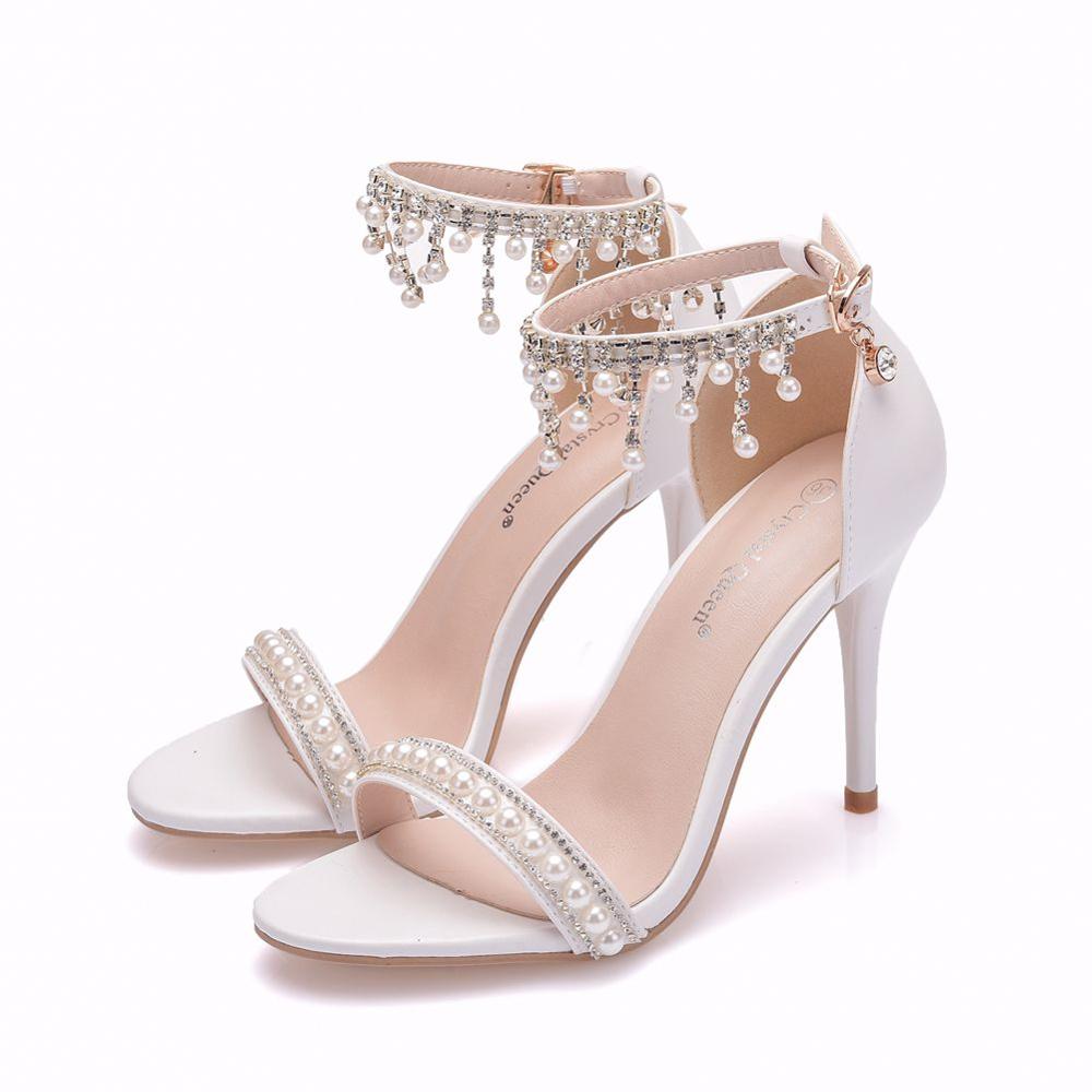 Luvéra Schuhe mit hohen Absätzen und Perlenquasten