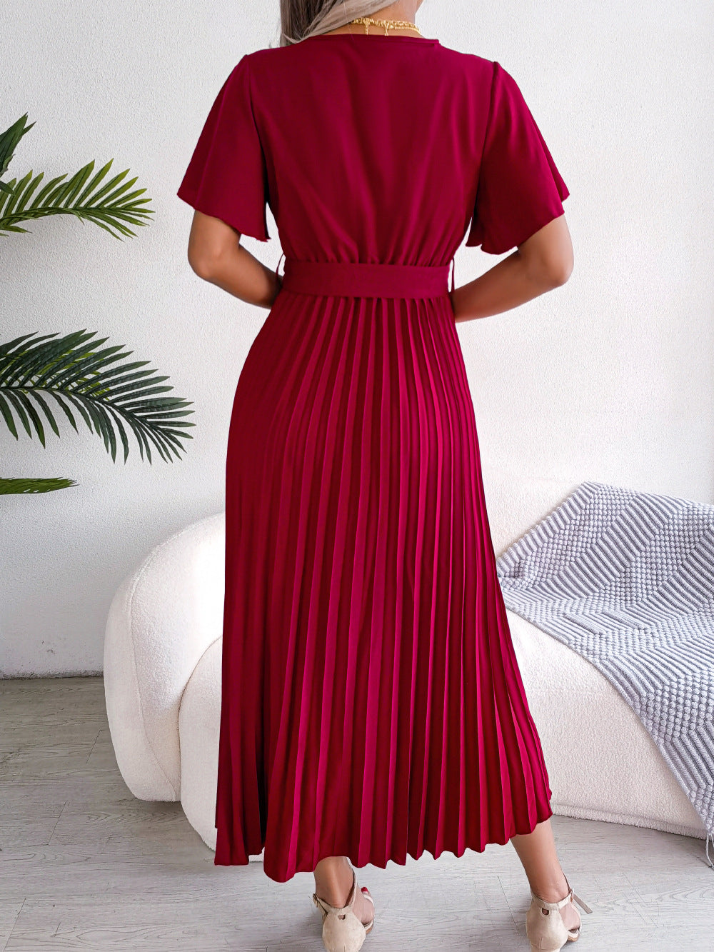 Luvéra Frauen Elegantes Kreuz V-Ausschnitt Fließend Plissee Maxikleid