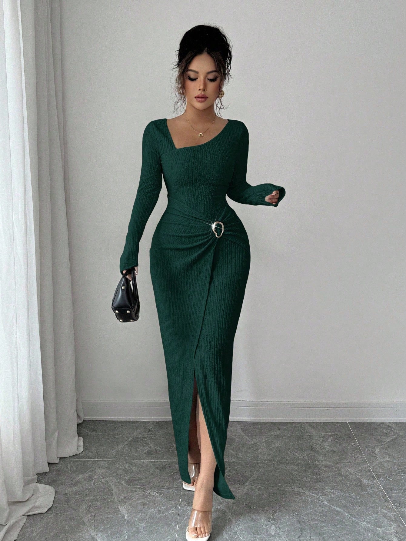 Luvéra Elegantes Strickkleid in Maxi-Länge mit modernem Ausschnitt