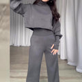 Luvéra Modischer Anzug Grauer Rollkragen-Top mit langen Ärmeln und hoch taillierte Hose