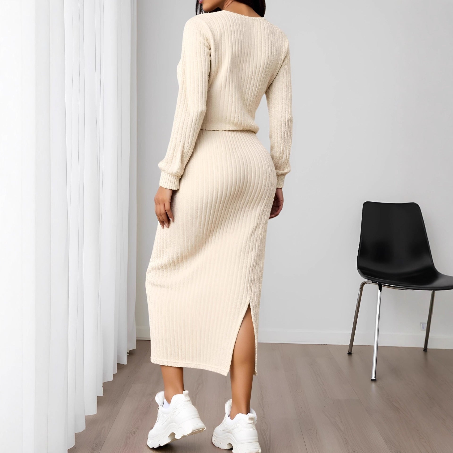 Luvéra Ausgehöhltes Röhrenoberteilkleid mit Schlitz und Strickjacke Set