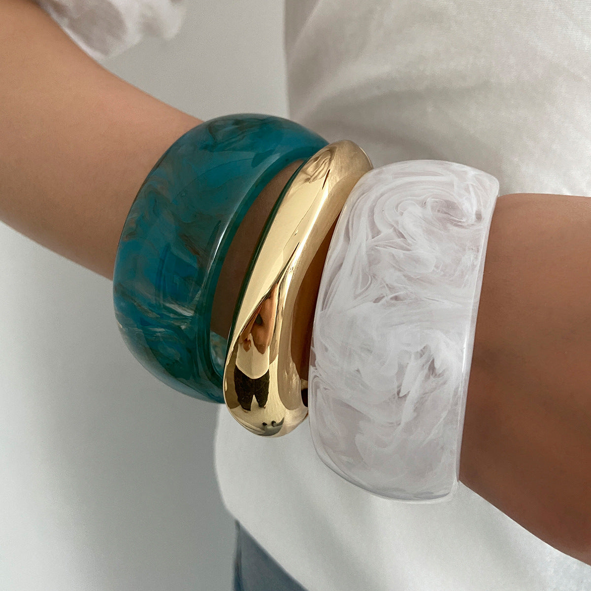 Luvéra Übertriebenes, durchscheinendes, harzgefärbtes Armband