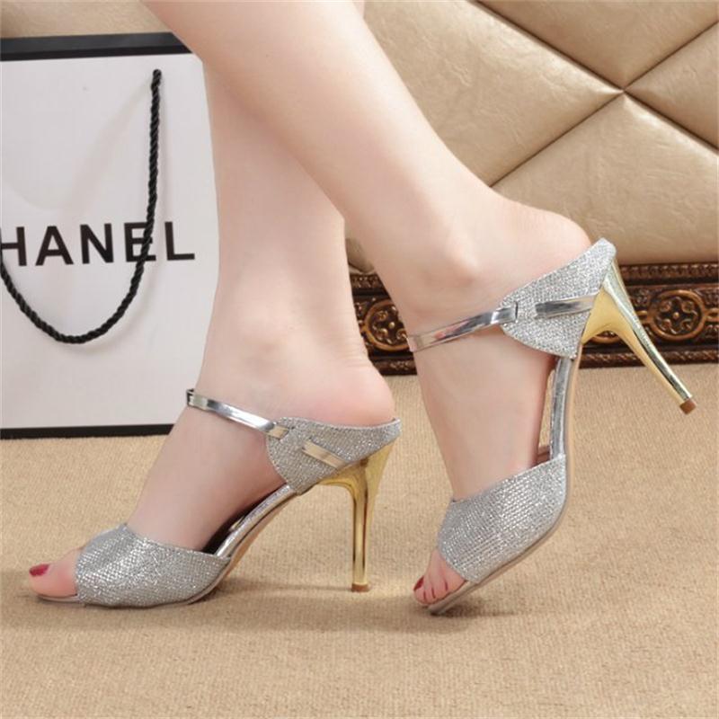 Luvéra Version des Sommermodewortes mit Fischmundsandalen, Version der Nachtclub-Zehen-Damen-Stiletto-Heels