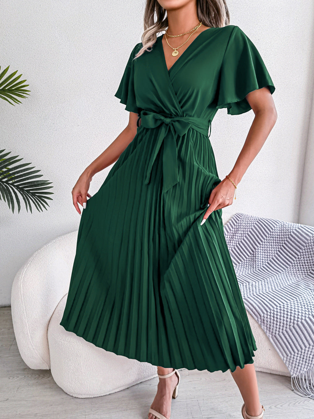 Luvéra Frauen Elegantes Kreuz V-Ausschnitt Fließend Plissee Maxikleid