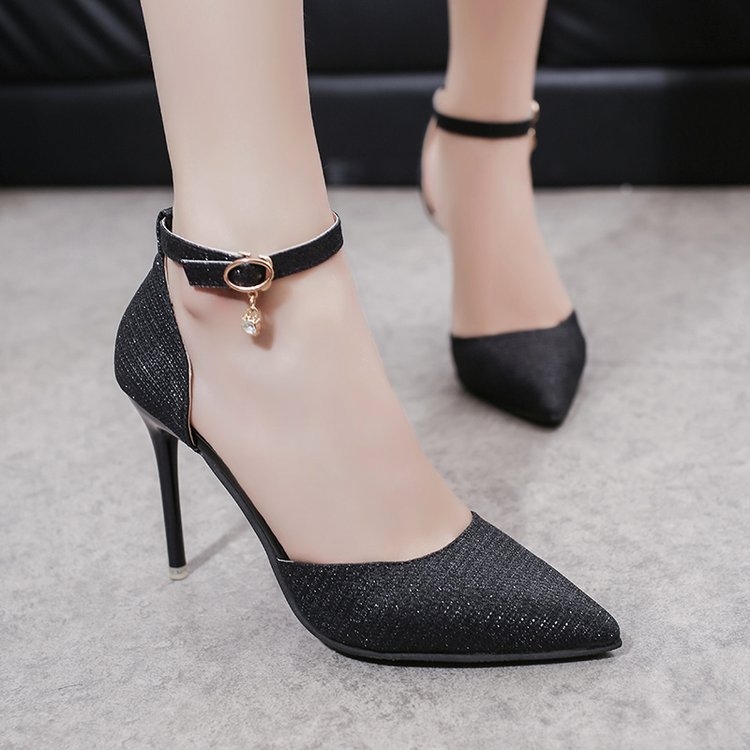 Luvéra Sandalen Frauen Perlen Schnalle Spitz Absatz