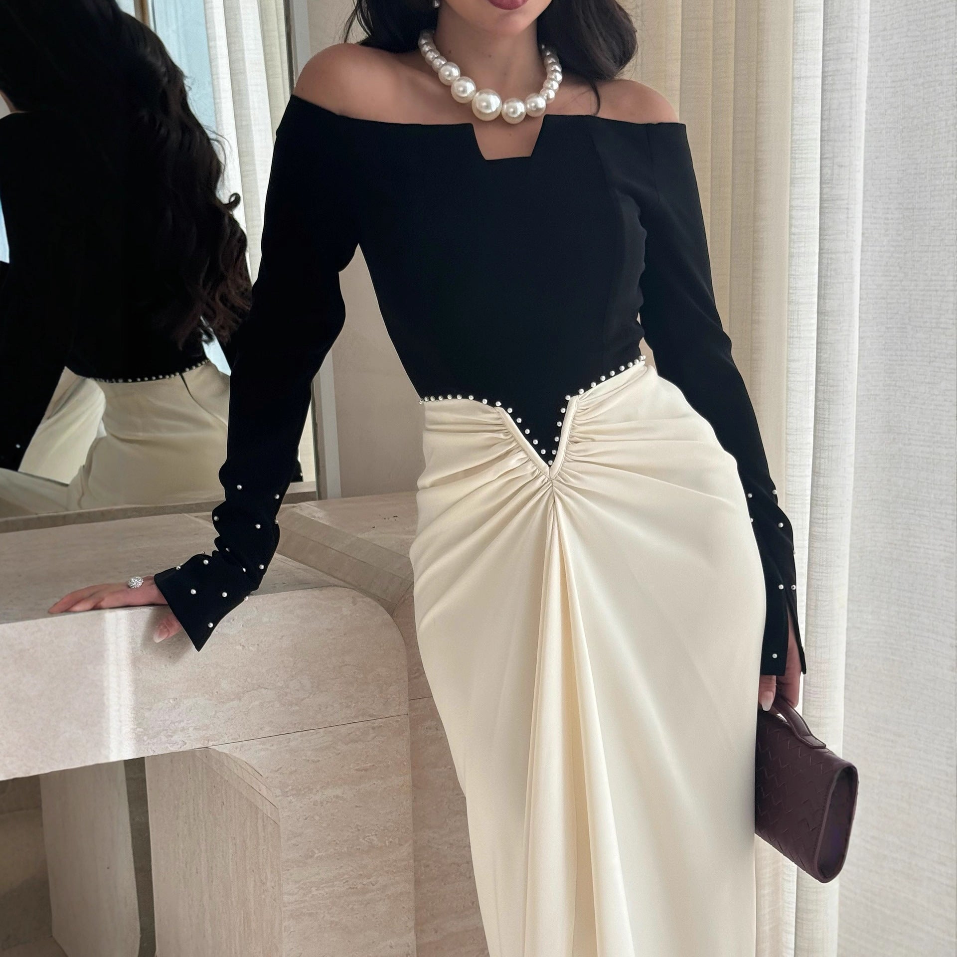 Luvéra Elegantes Ettenkleid mit Farbblockierung und Perlenverzierungen