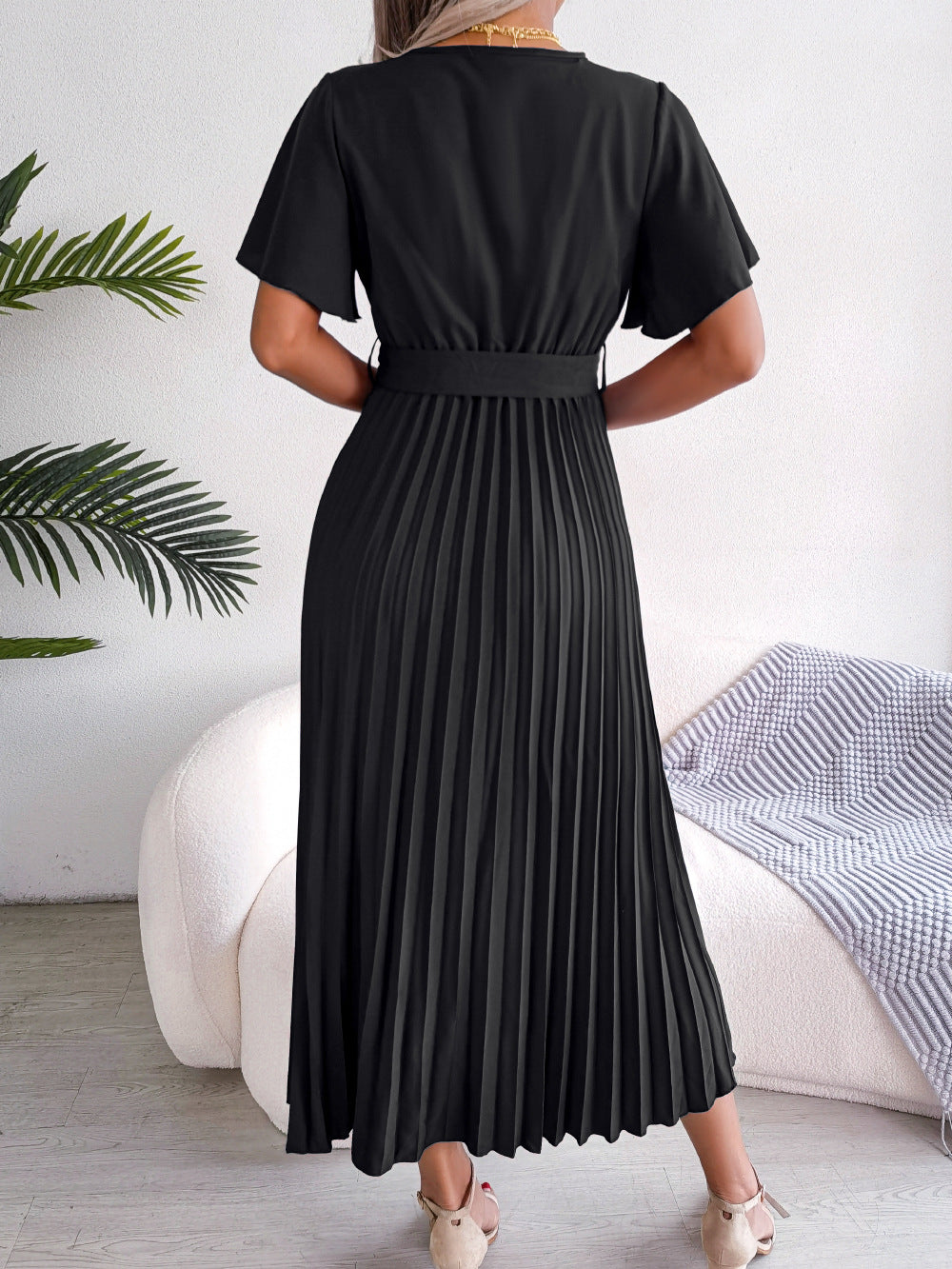 Luvéra Frauen Elegantes Kreuz V-Ausschnitt Fließend Plissee Maxikleid