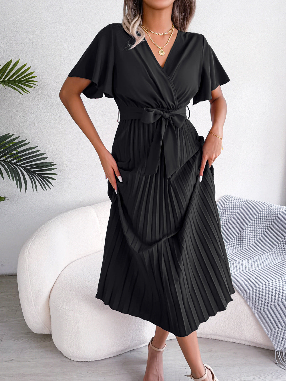 Luvéra Frauen Elegantes Kreuz V-Ausschnitt Fließend Plissee Maxikleid
