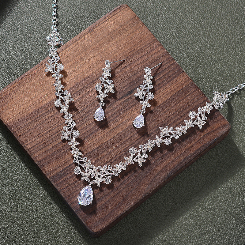 Luvéra Halskette Und Ohrstecker Mode Schmuck Set Für Frauen