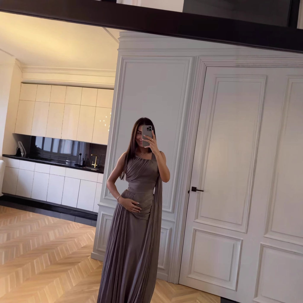Luvéra Abendkleid aus Satin mit Plisseeband