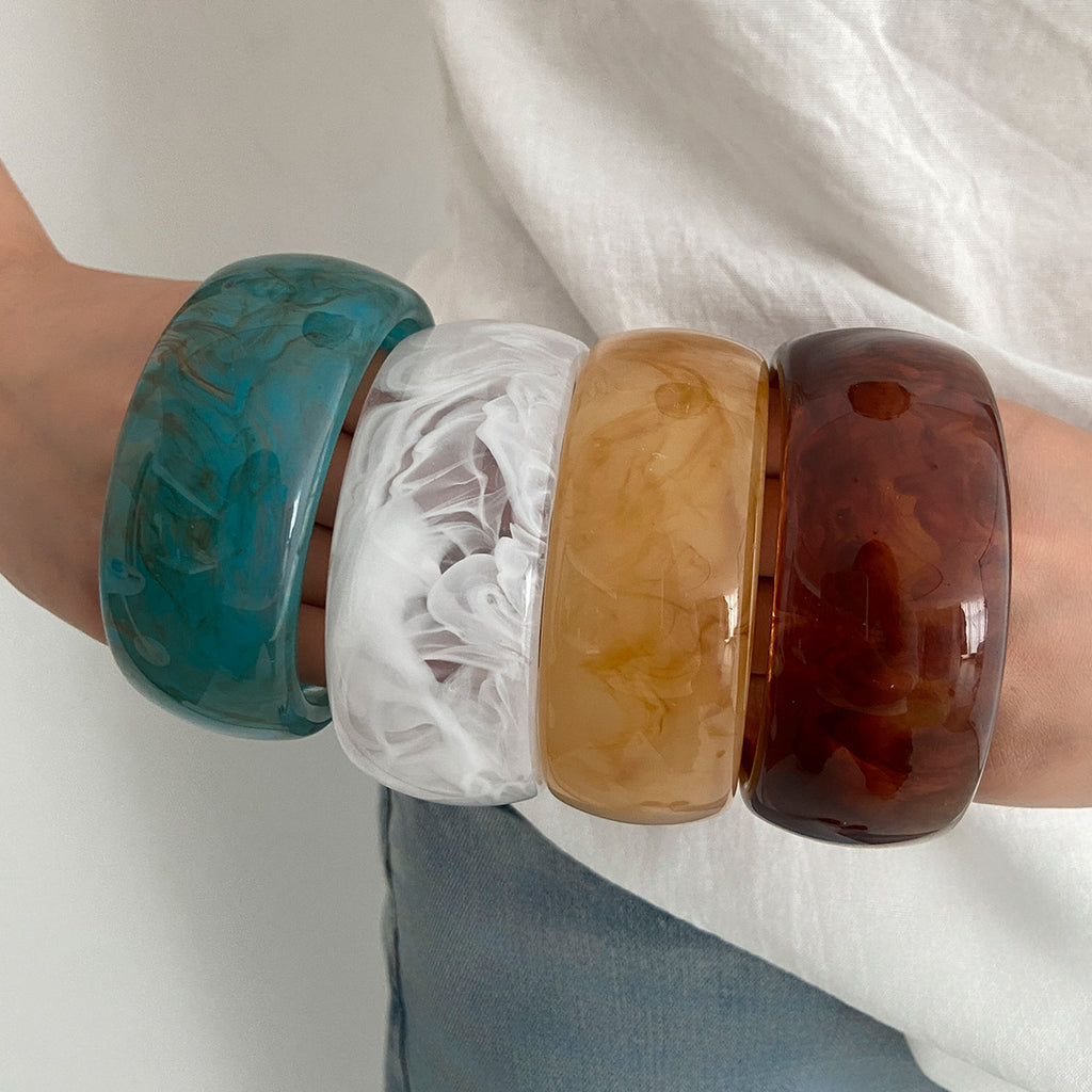 Luvéra Übertriebenes, durchscheinendes, harzgefärbtes Armband