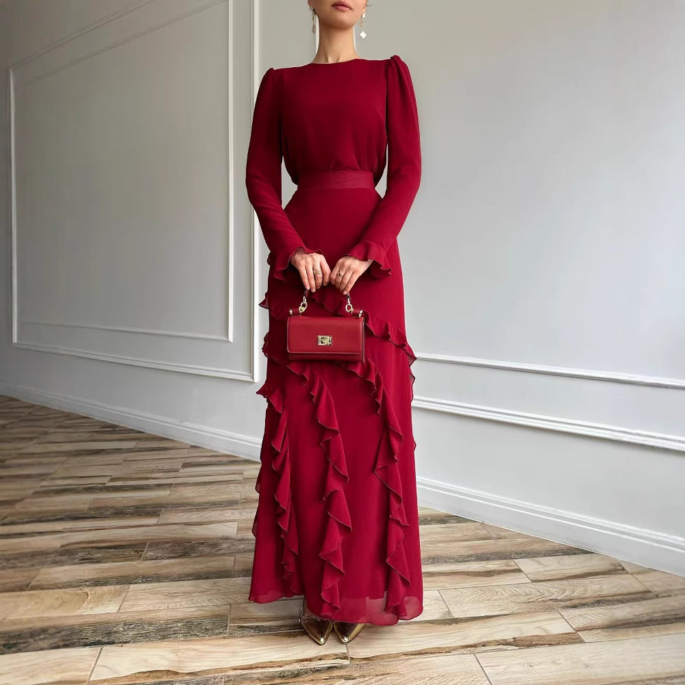 Luvéra Dreidimensionales, schmal geschnittenes, langes Kleid, zweiteiliges Set mit Rüschen