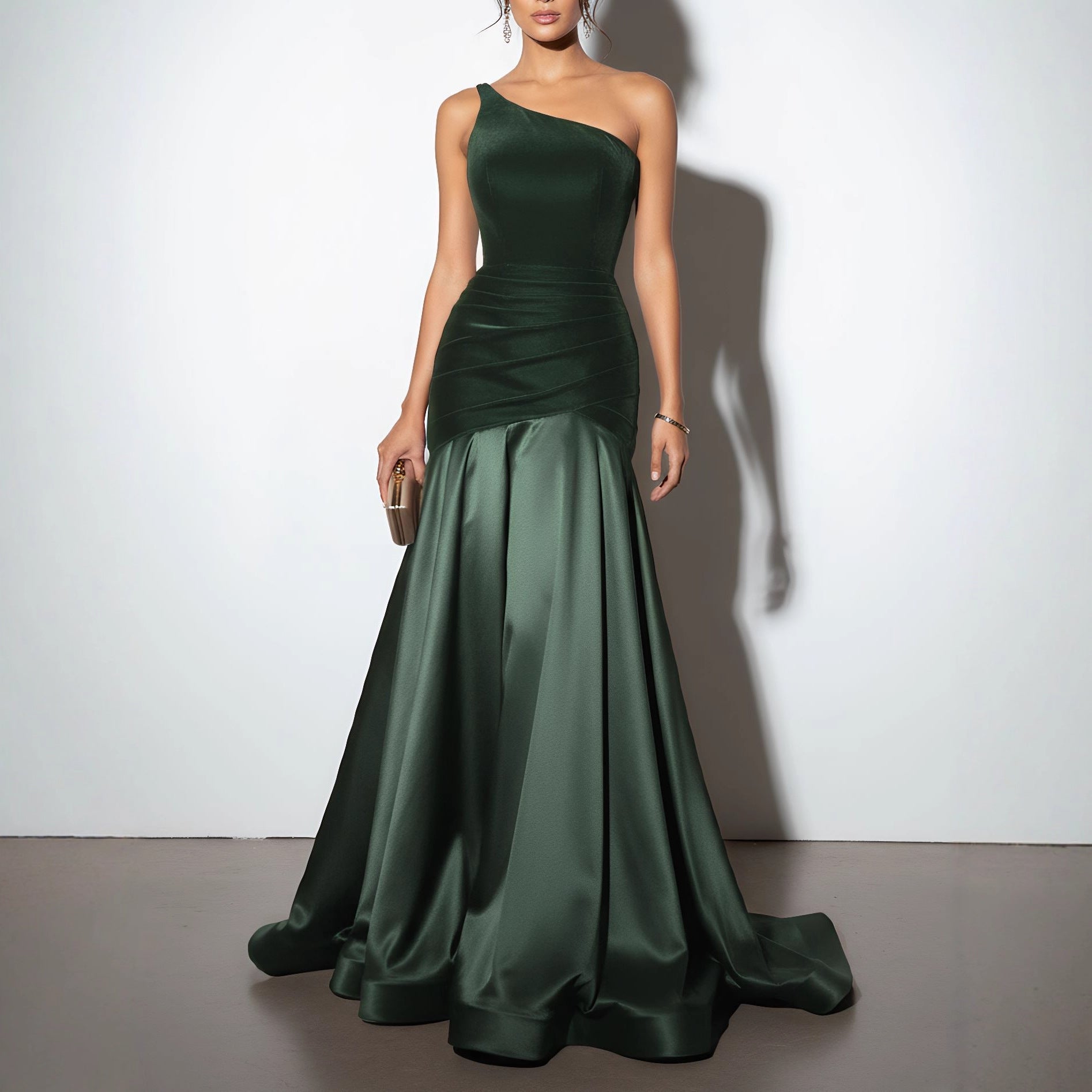 Luvéra Elegantes Samt Maxi Kleid – Figurbetontes Abendkleid mit Patchwork & Schräger Schulter