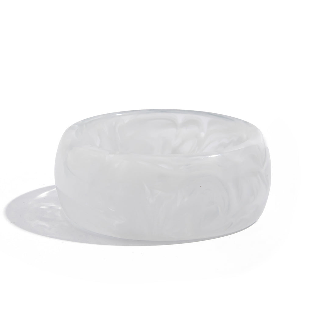 Luvéra Ombre-strukturierte Acryl Breite Armband für Frauen