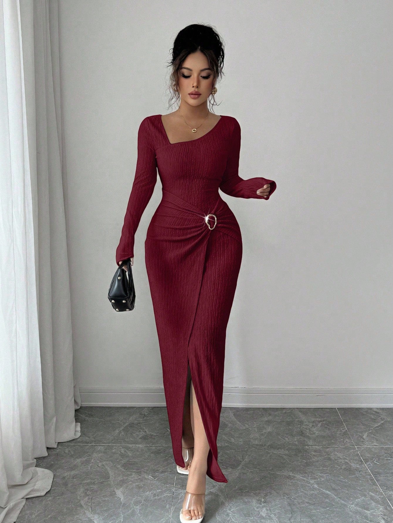 Luvéra Elegantes Strickkleid in Maxi-Länge mit modernem Ausschnitt