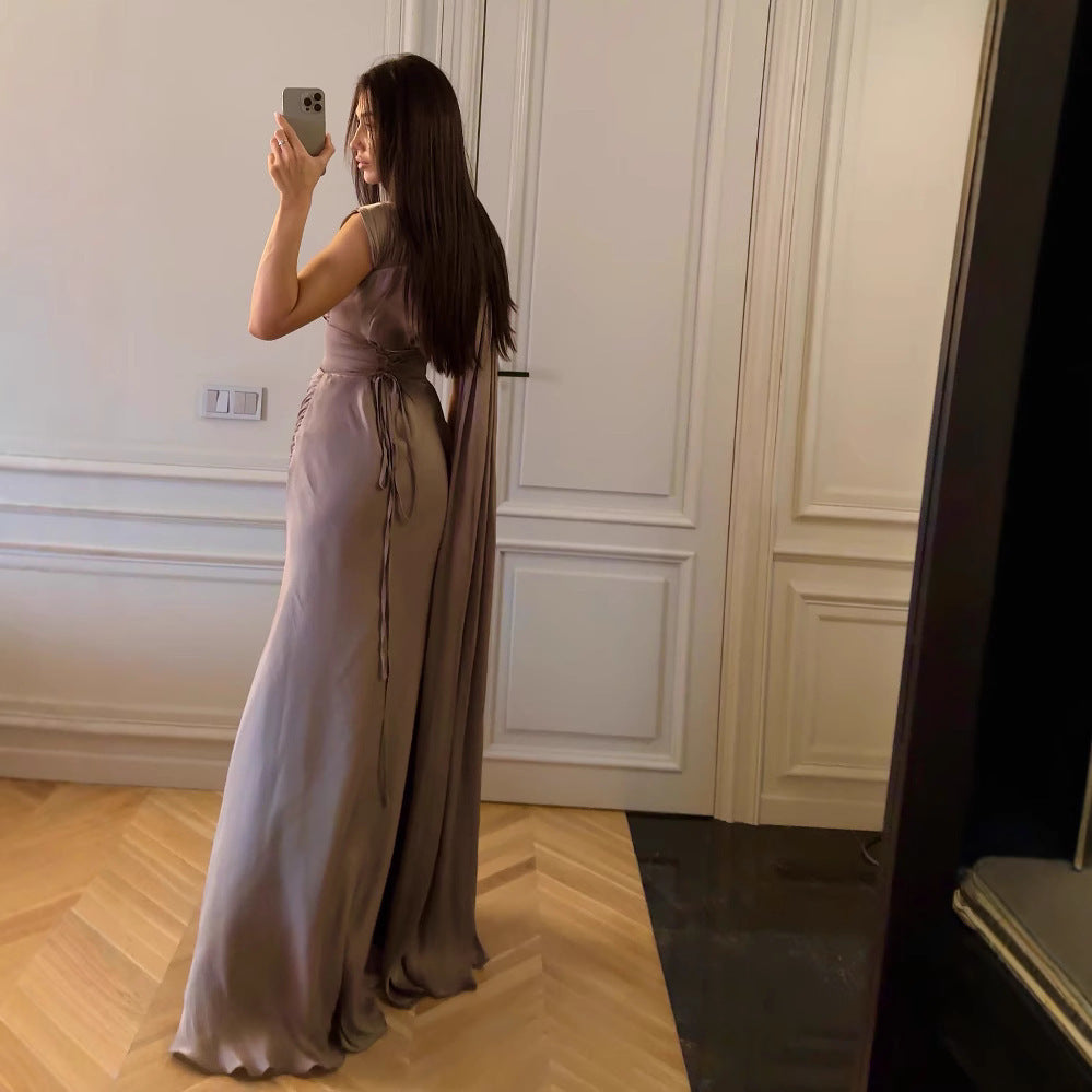 Luvéra Abendkleid aus Satin mit Plisseeband