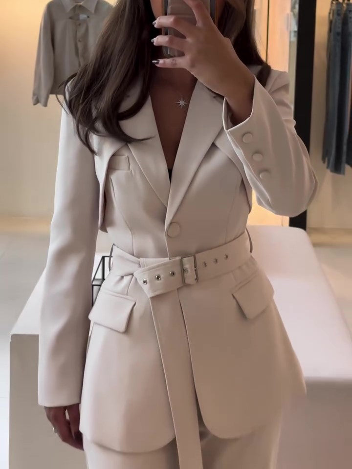 Luvéra Elegantes einfarbiges Blazer-Set mit Gürtel und hoher Taille