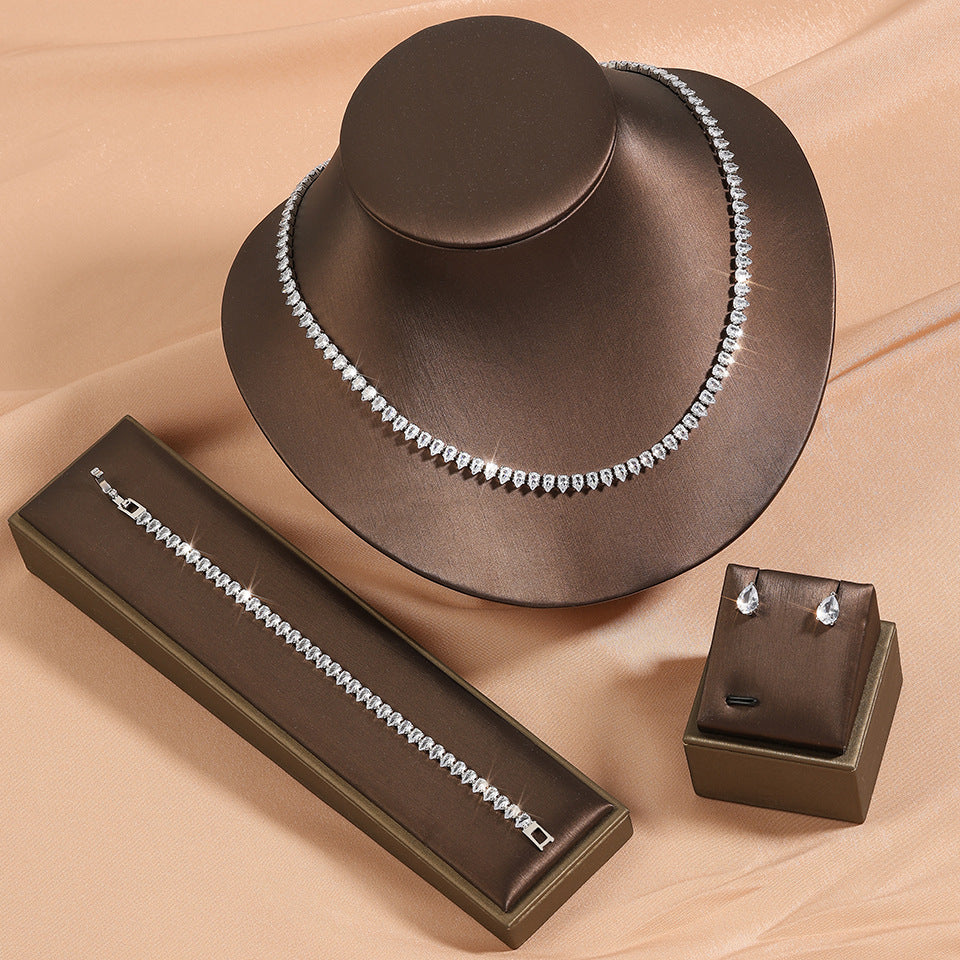 Luvéra Einfaches und elegantes Zirkon-Schmuckset
