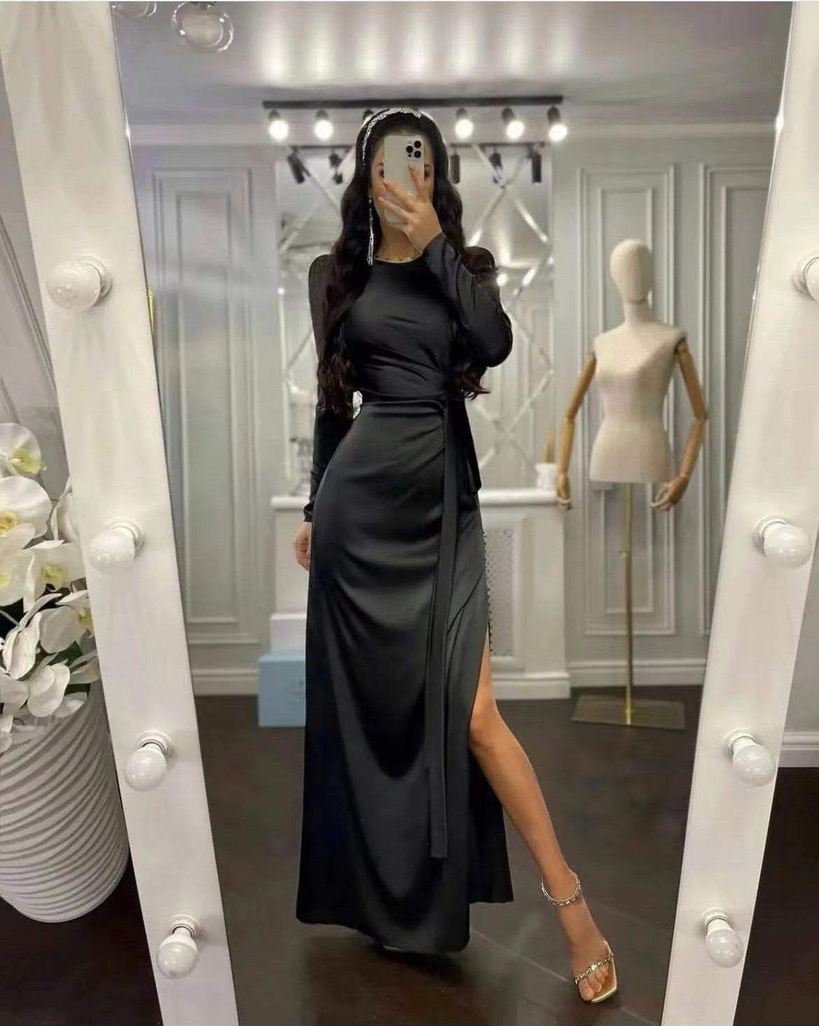 Luvéra Schönes, Taillenfes, unregelmäßiges Kleid