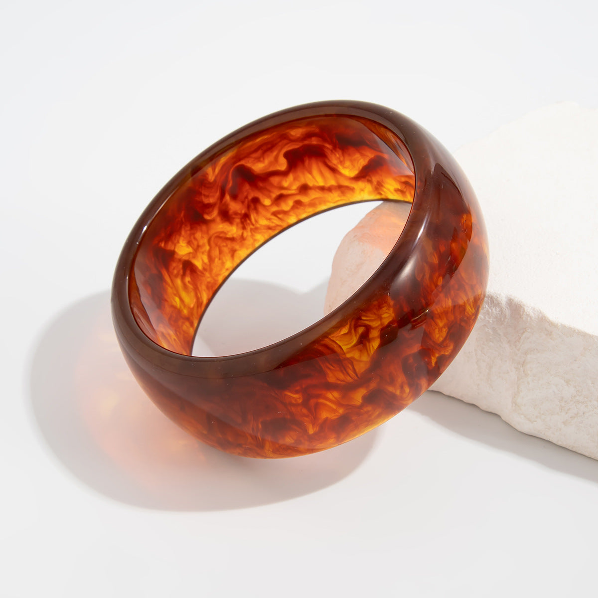 Luvéra Übertriebenes, durchscheinendes, harzgefärbtes Armband