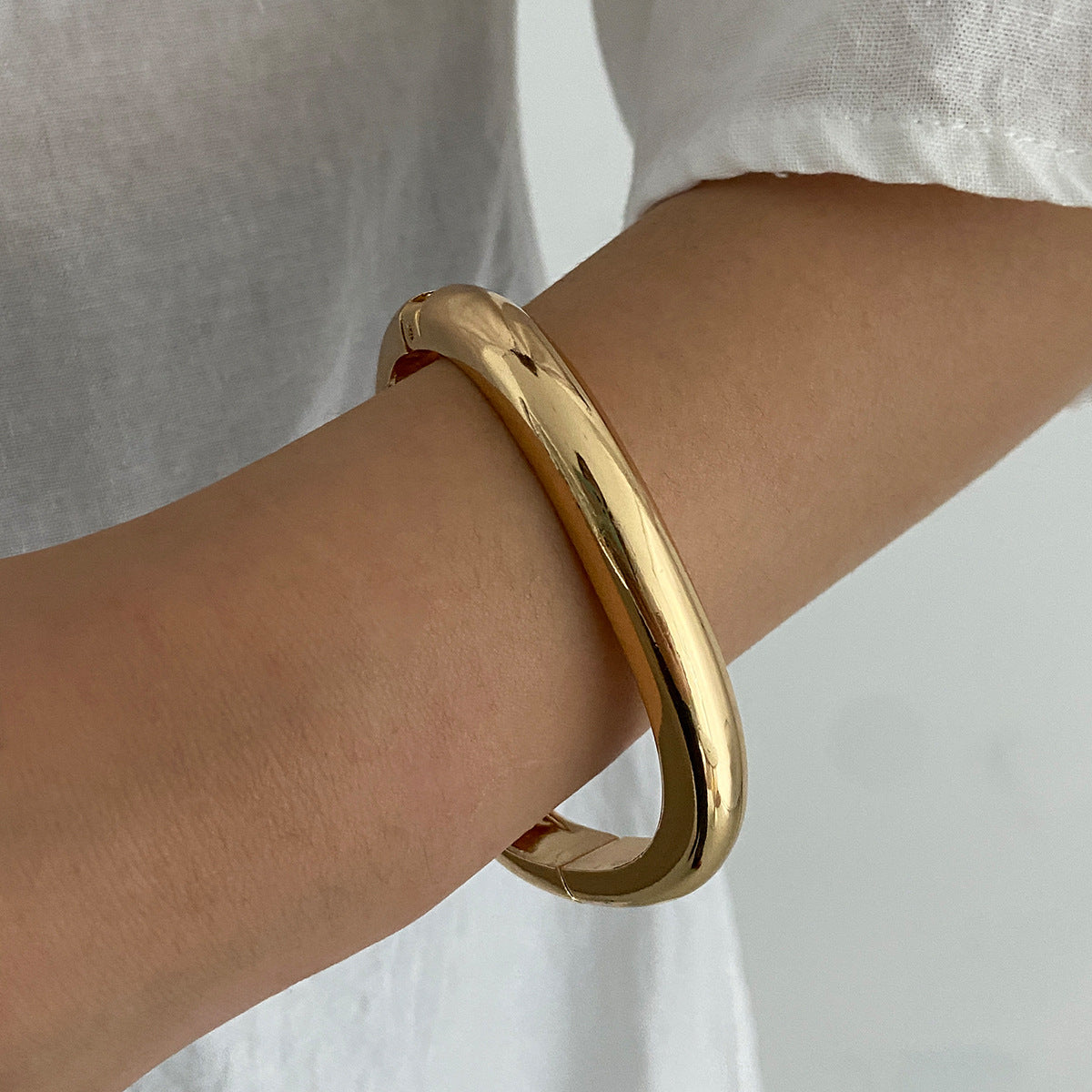 Luvéra Ombre-strukturierte Acryl Breite Armband für Frauen