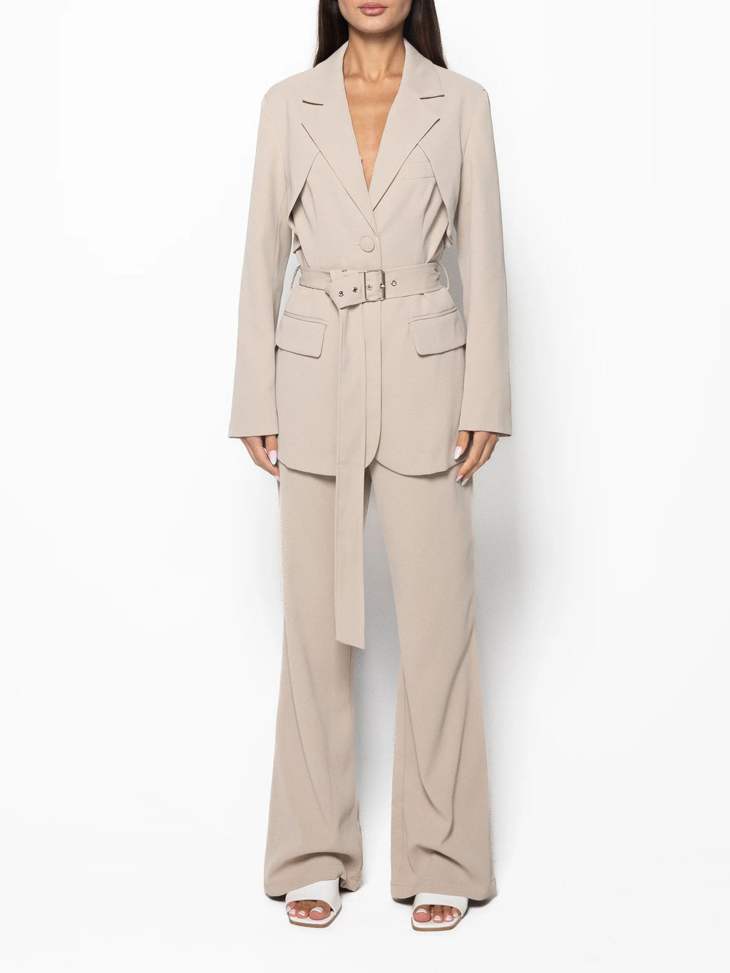 Luvéra Elegantes einfarbiges Blazer-Set mit Gürtel und hoher Taille