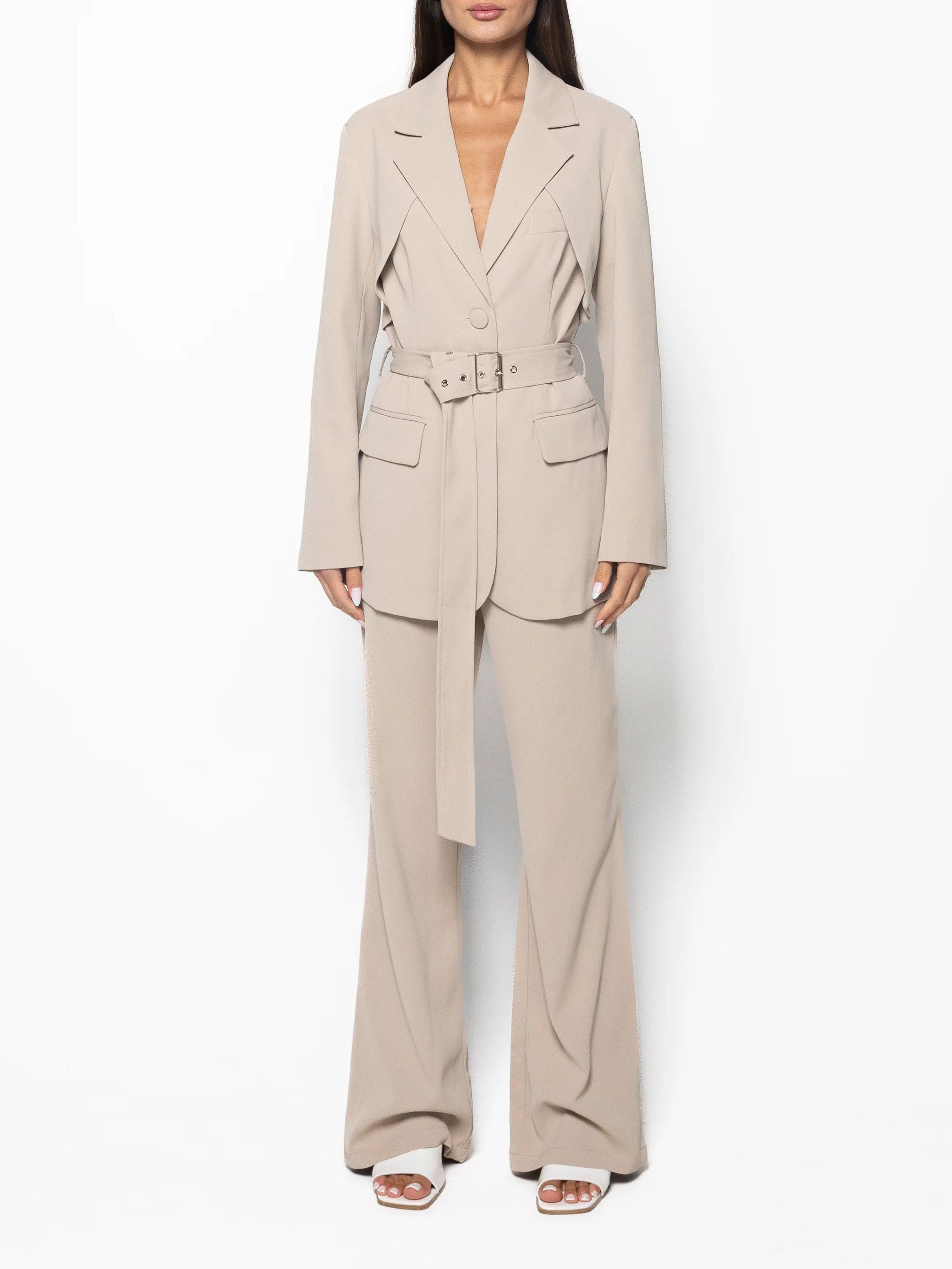 Luvéra Elegantes einfarbiges Blazer-Set mit Gürtel und hoher Taille