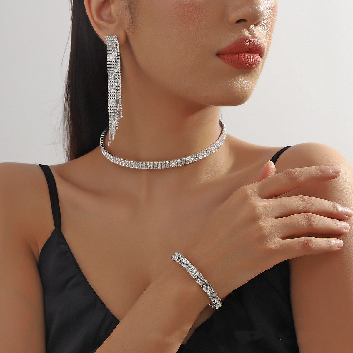 Luvéra Mode Choker Halskette Schmuck voller Diamanten