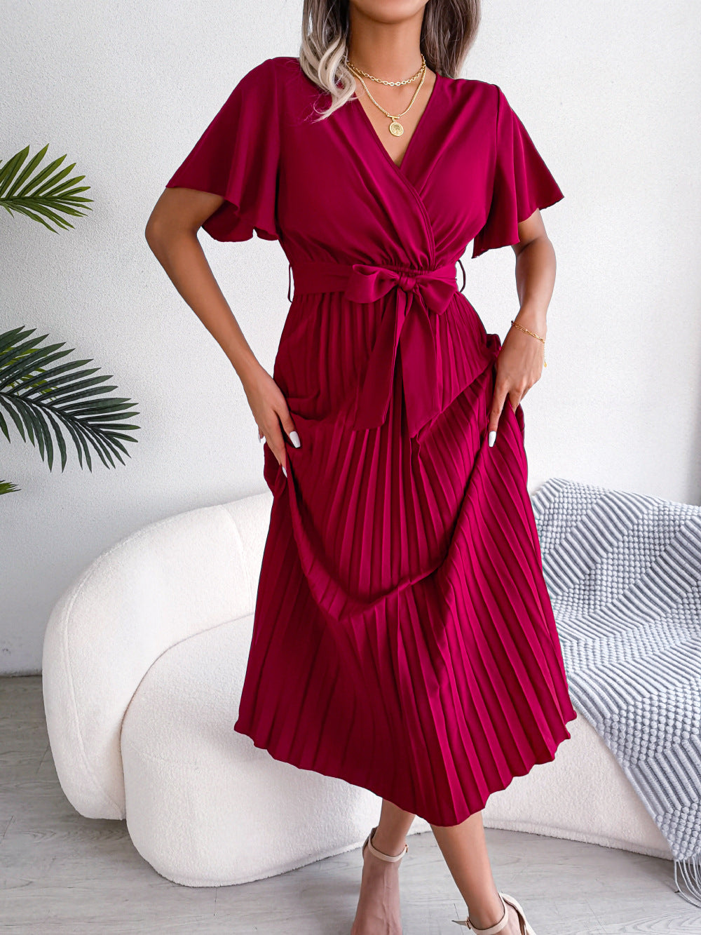 Luvéra Frauen Elegantes Kreuz V-Ausschnitt Fließend Plissee Maxikleid